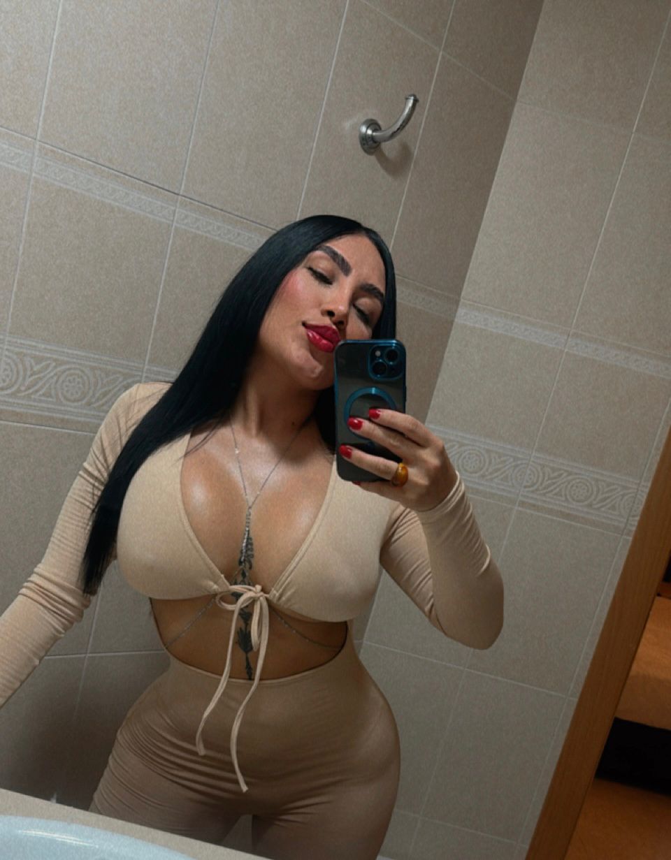 Escort - IVONY - Ibiza Tops